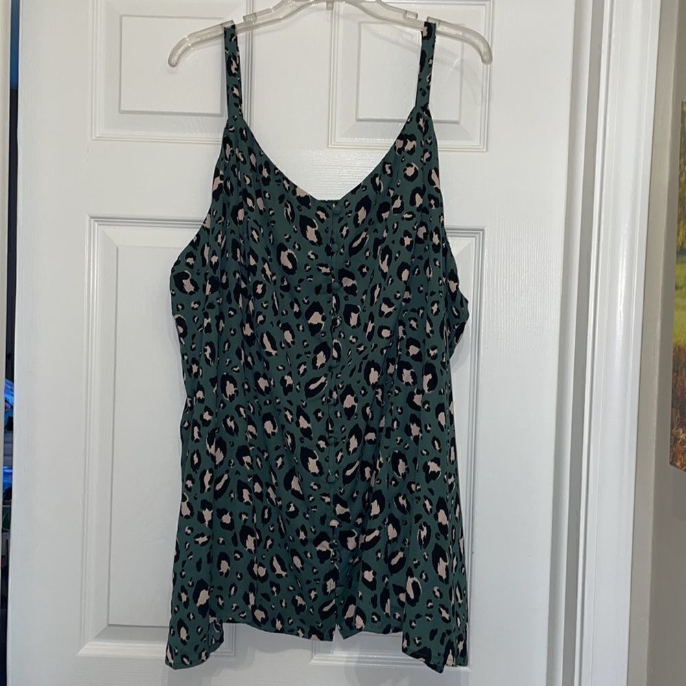Torrid Green Leopard Print Georgette Button-Front Cami - Picture 4 of 10